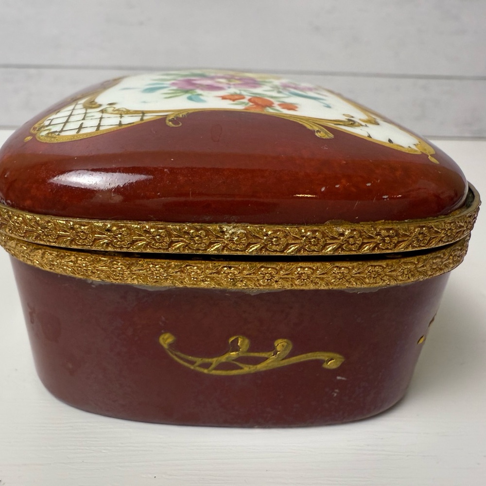 France Hand Painted Plum Porcelain Hinged Trinket Box With Matching Trinket Tray - Picture 10 of 13